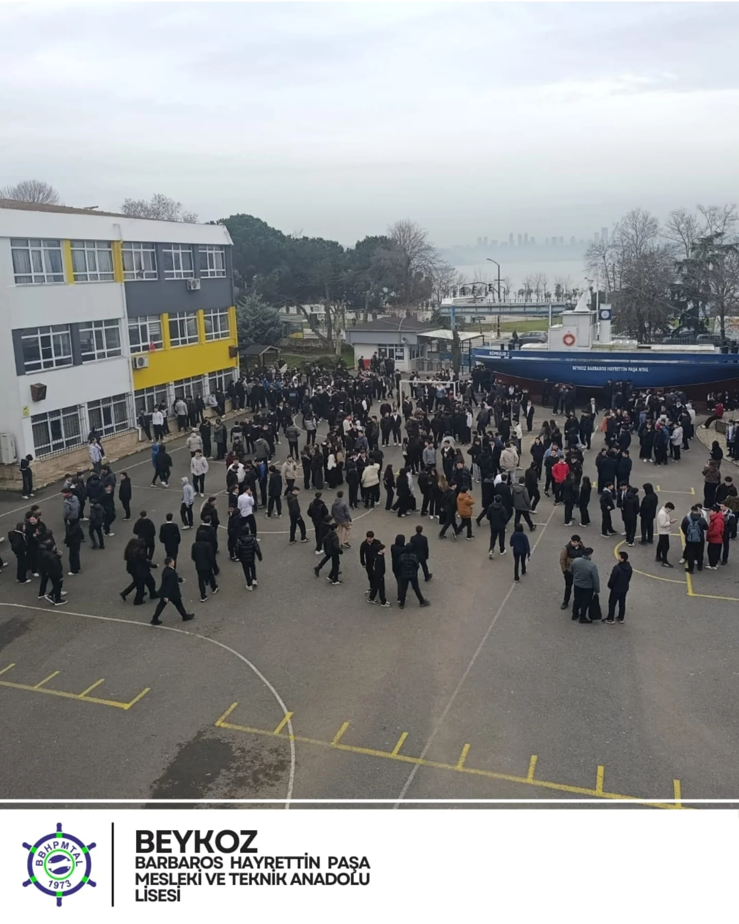 ​6 Şubat’ın gölgesinde, bugün okulumuzda deprem tatbikatındaydık. Kaybettiğimiz her can… — görsel 5